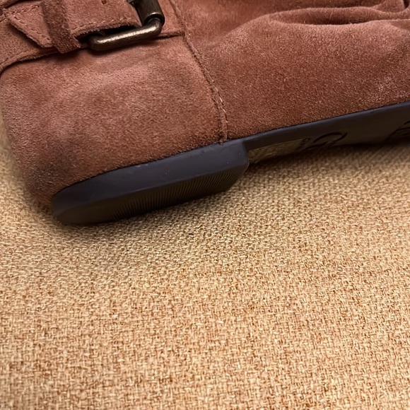 Cute suede ankle boots size 7M - Picture 9 of 10